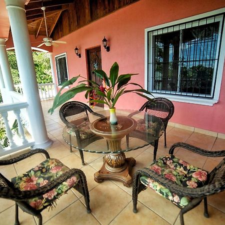 Seaside Inn Roatan West Bay Exterior photo