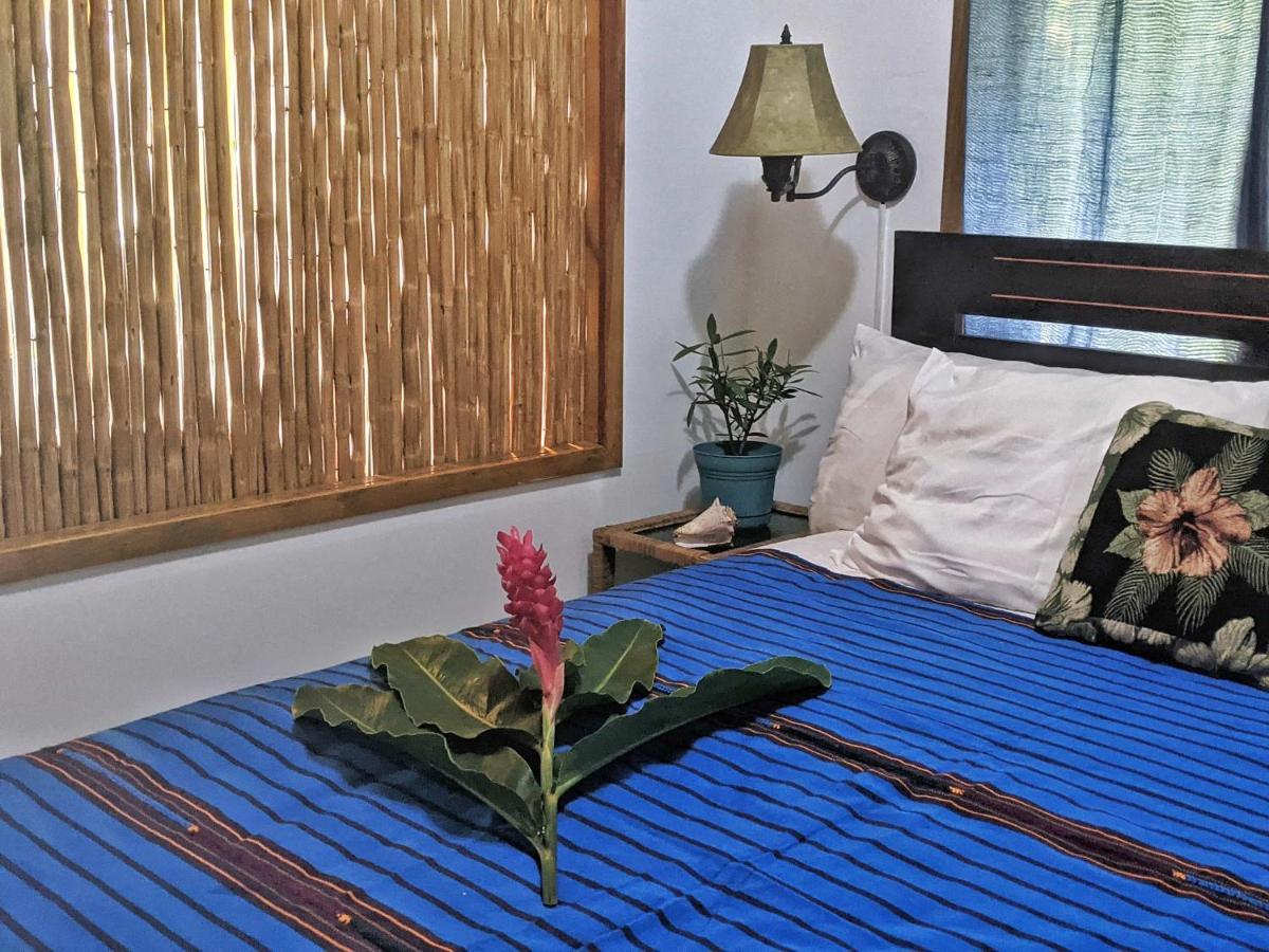 Seaside Inn Roatan West Bay Exterior photo