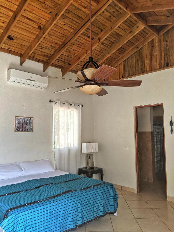 Seaside Inn Roatan West Bay Exterior photo