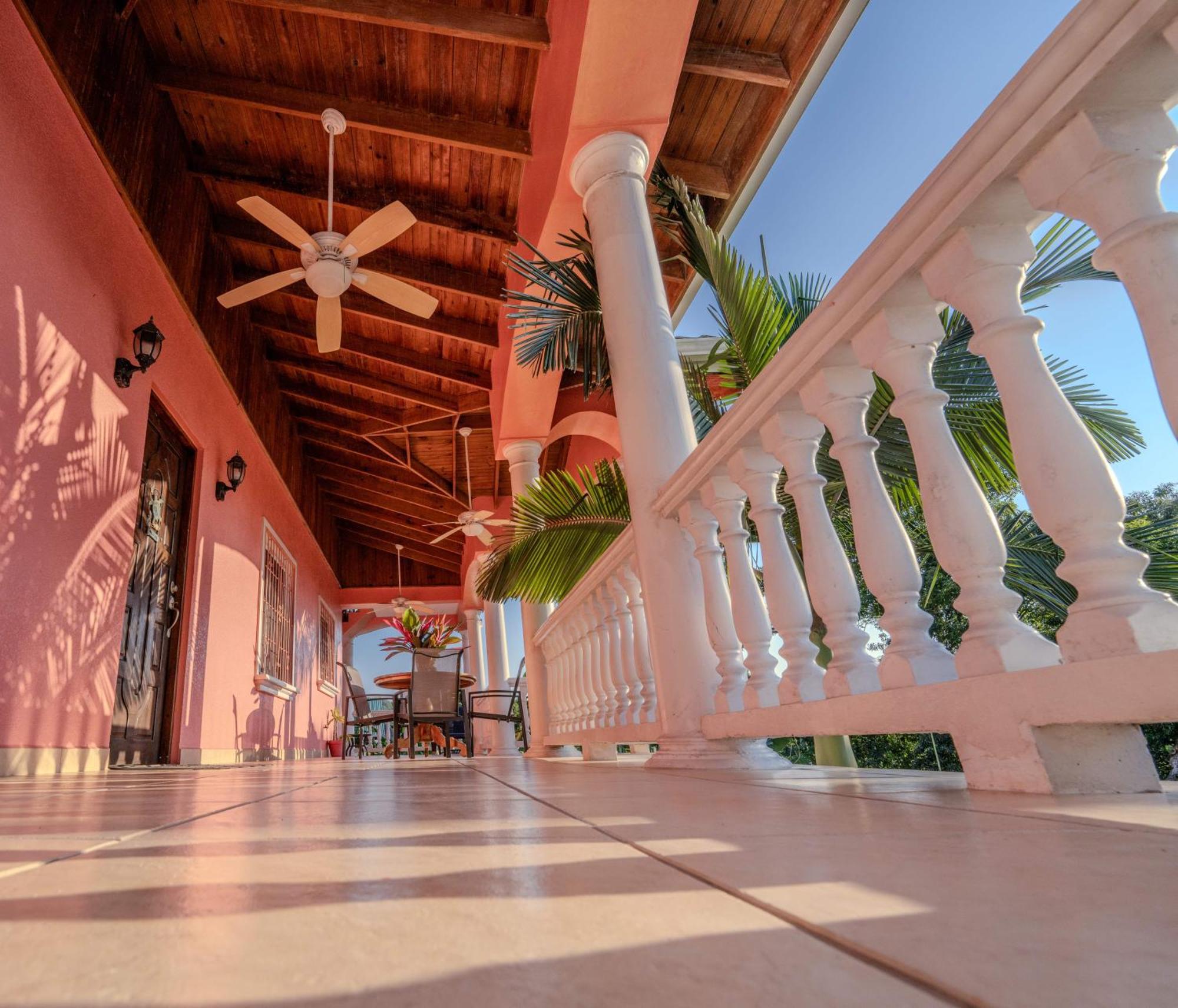 Seaside Inn Roatan West Bay Exterior photo